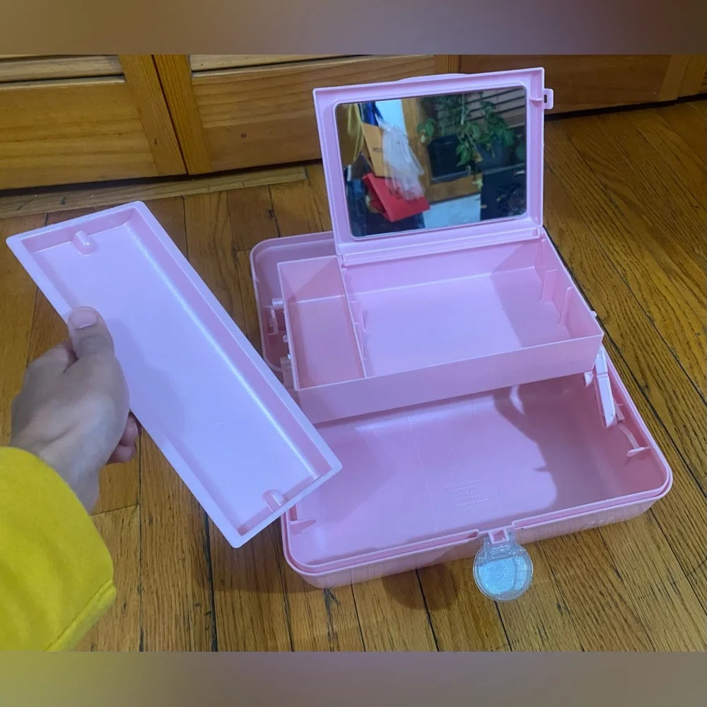 Vintage Caboodles case- pink and sparkly with mirror